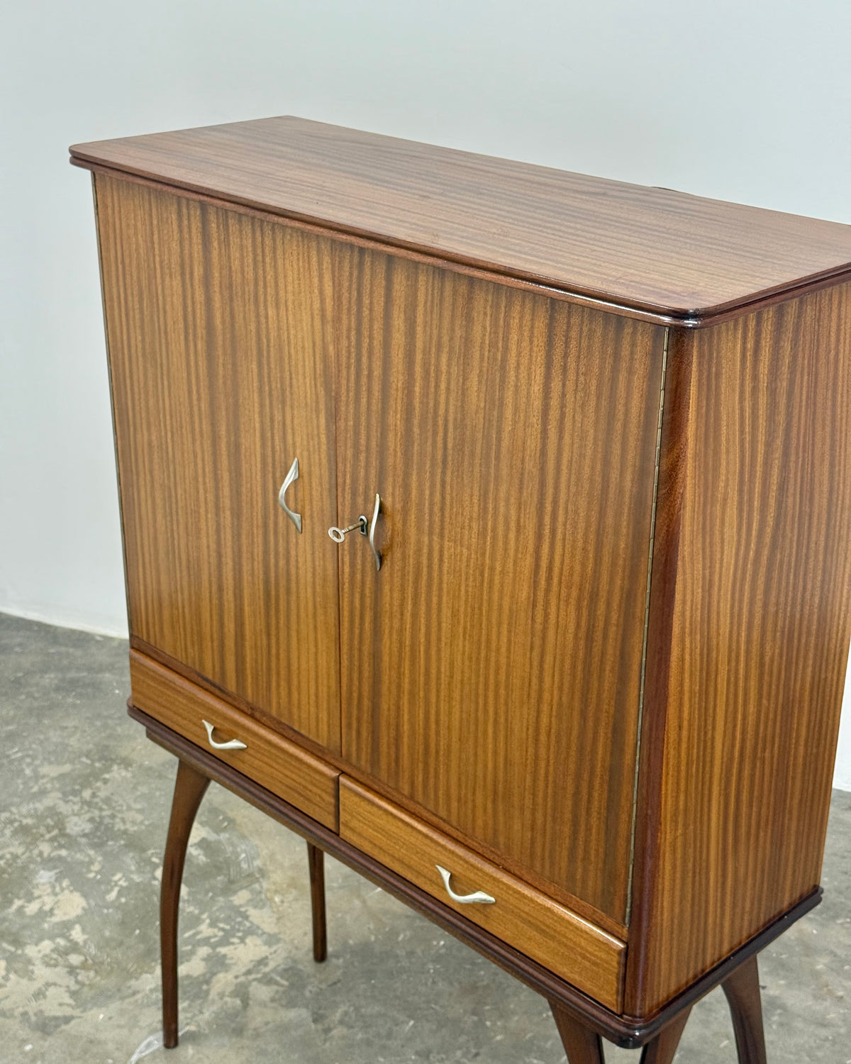 MID-CENTURY DRINKS CABINET