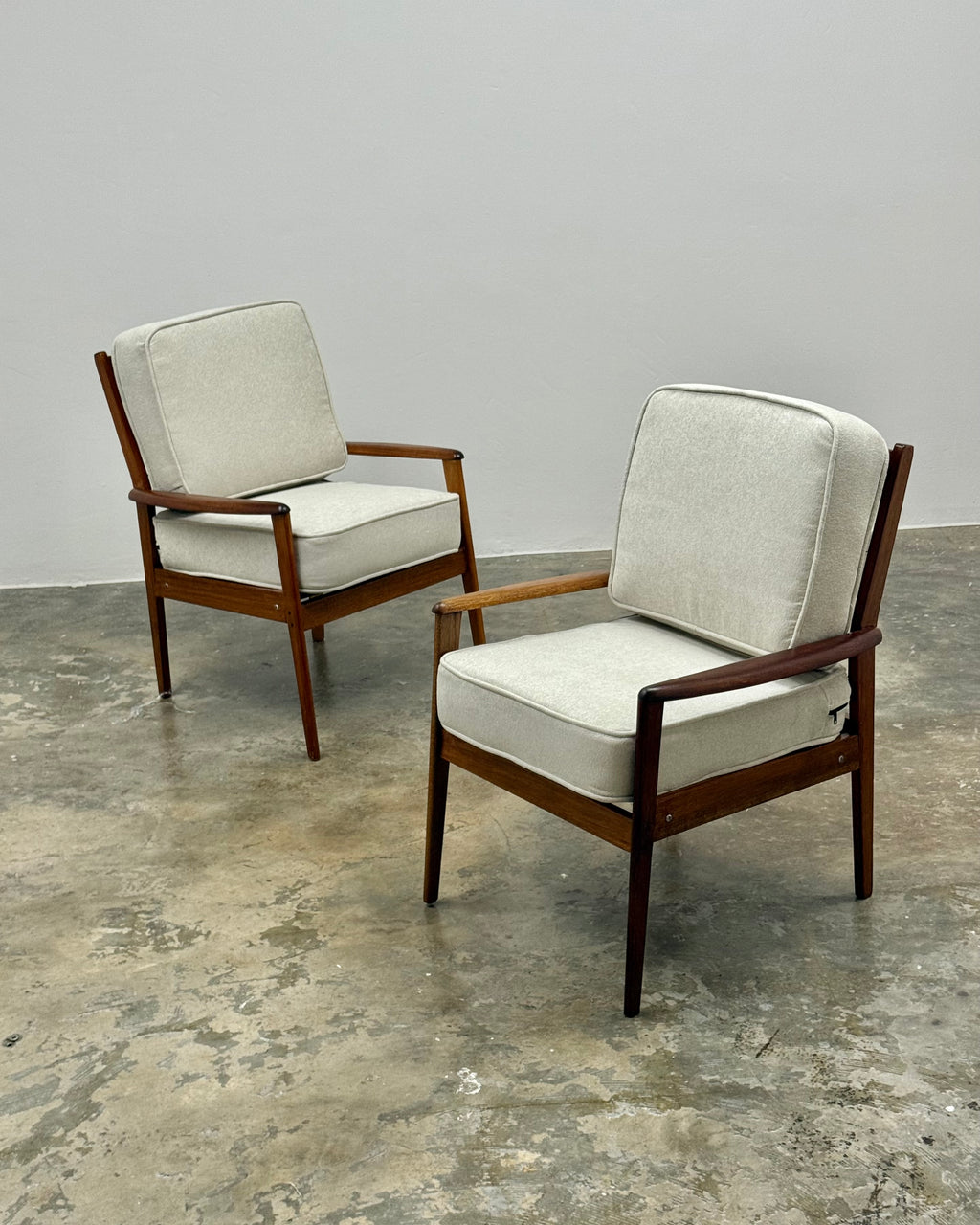 MID-CENTURY ARMCHAIR PAIR BY PARKER-KNOLL 1