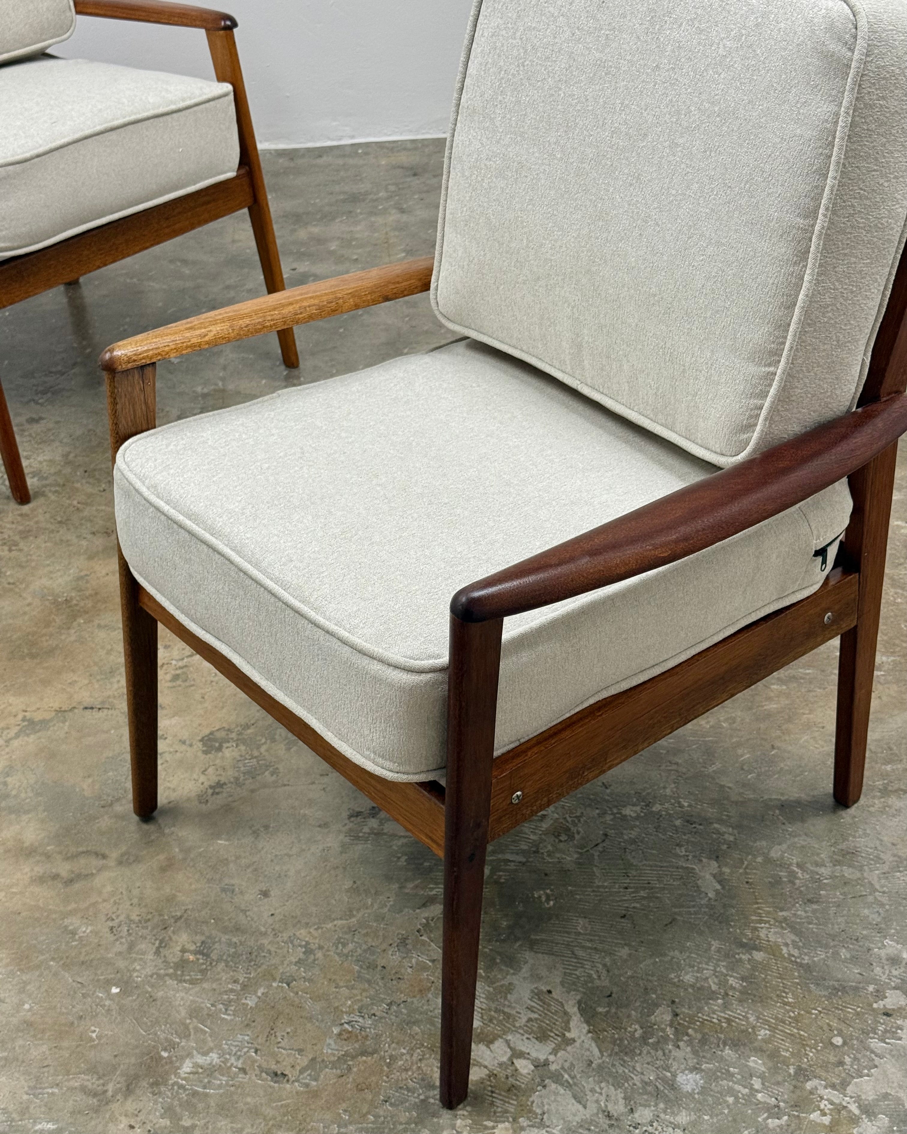 MID-CENTURY ARMCHAIR PAIR BY PARKER-KNOLL 1