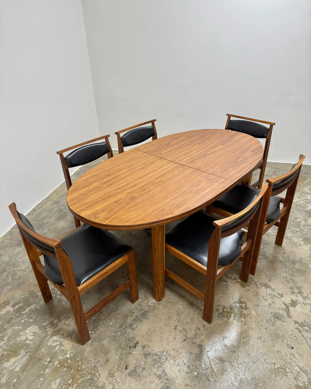 6 SEATER DINING SET IN KIAAT BY KALLENBACH