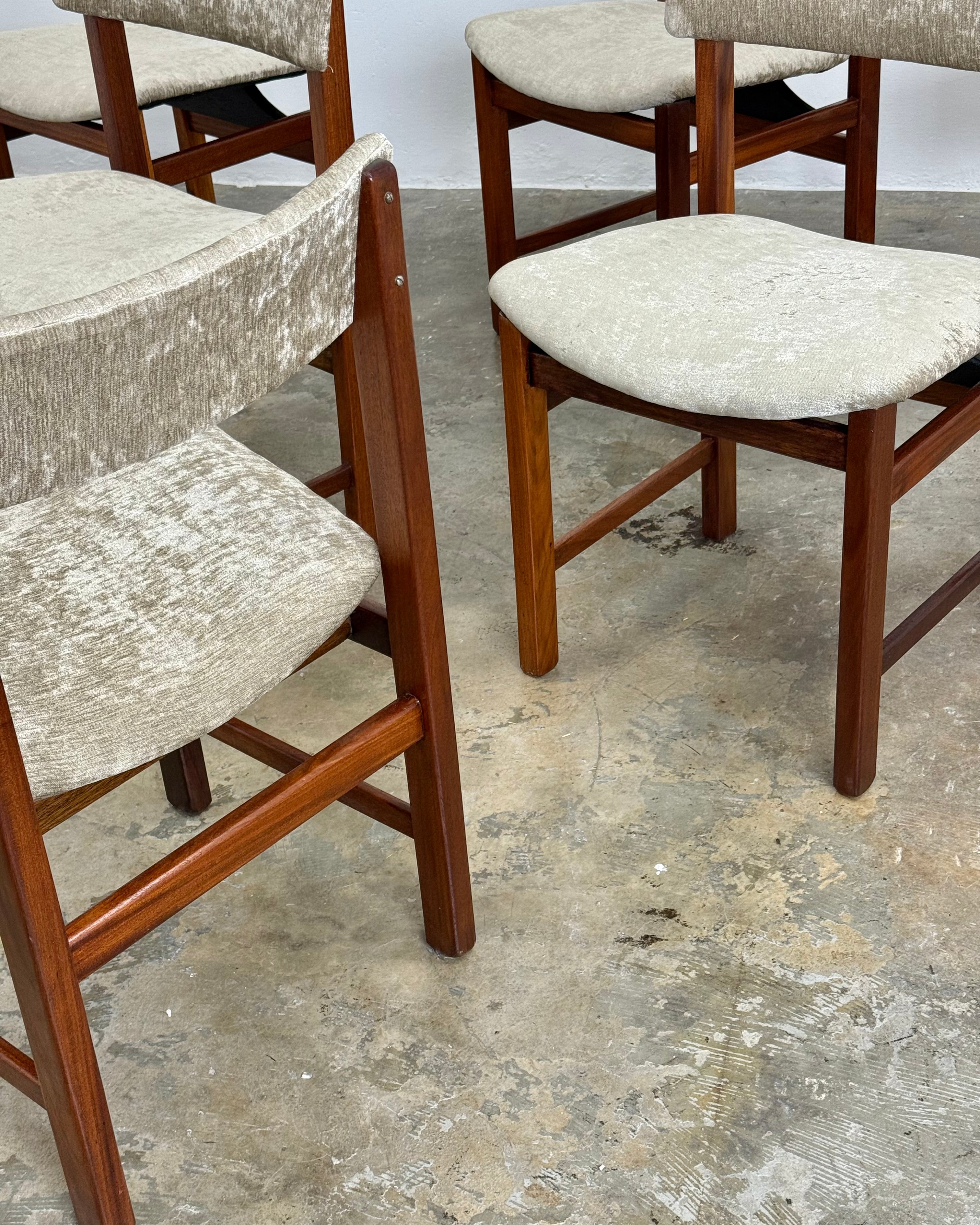 SET OF 6 X MID-CENTURY DINING CHAIRS