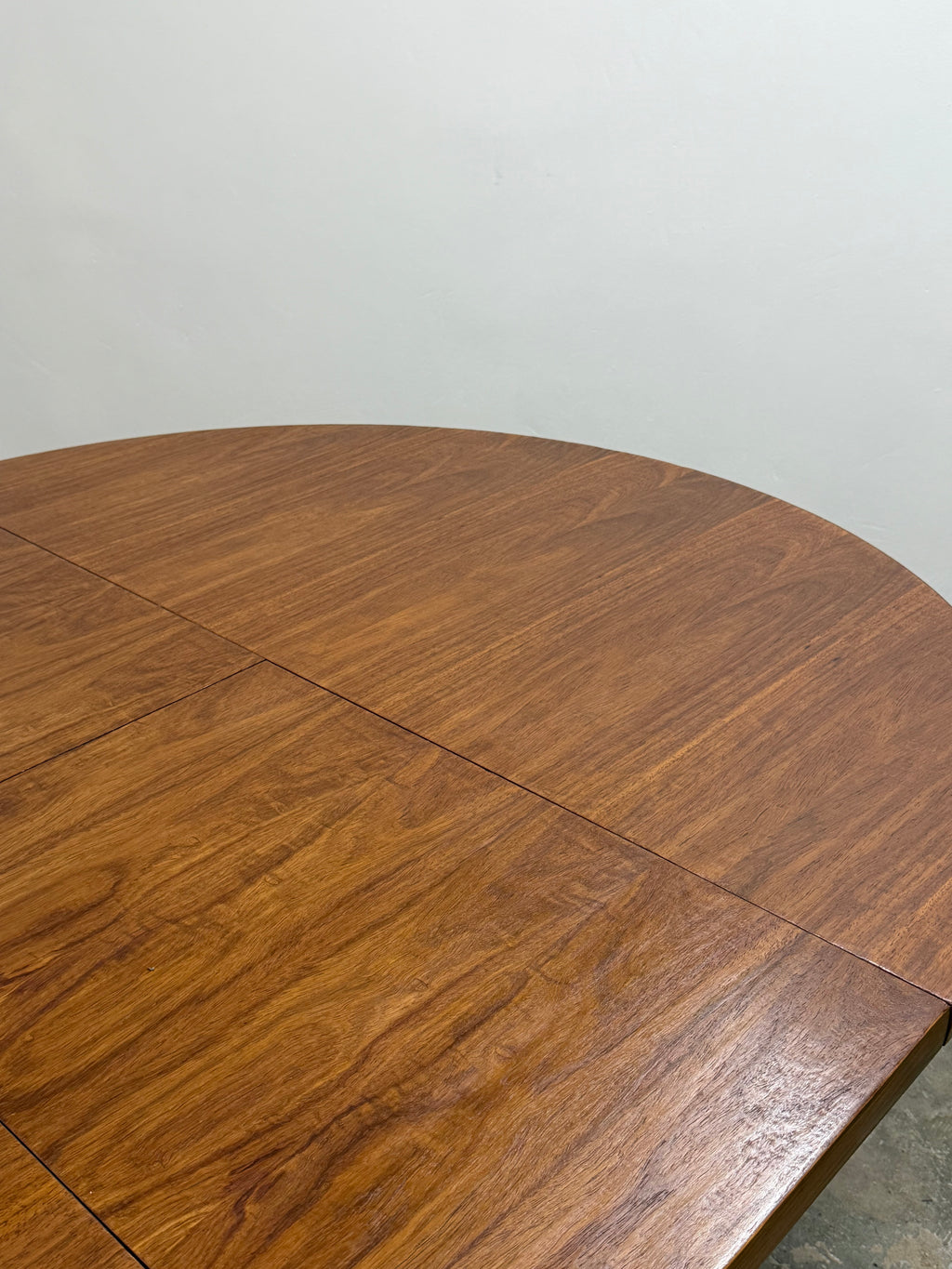 MID-CENTURY ROUND DINING TABLE (EXTENDABLE)
