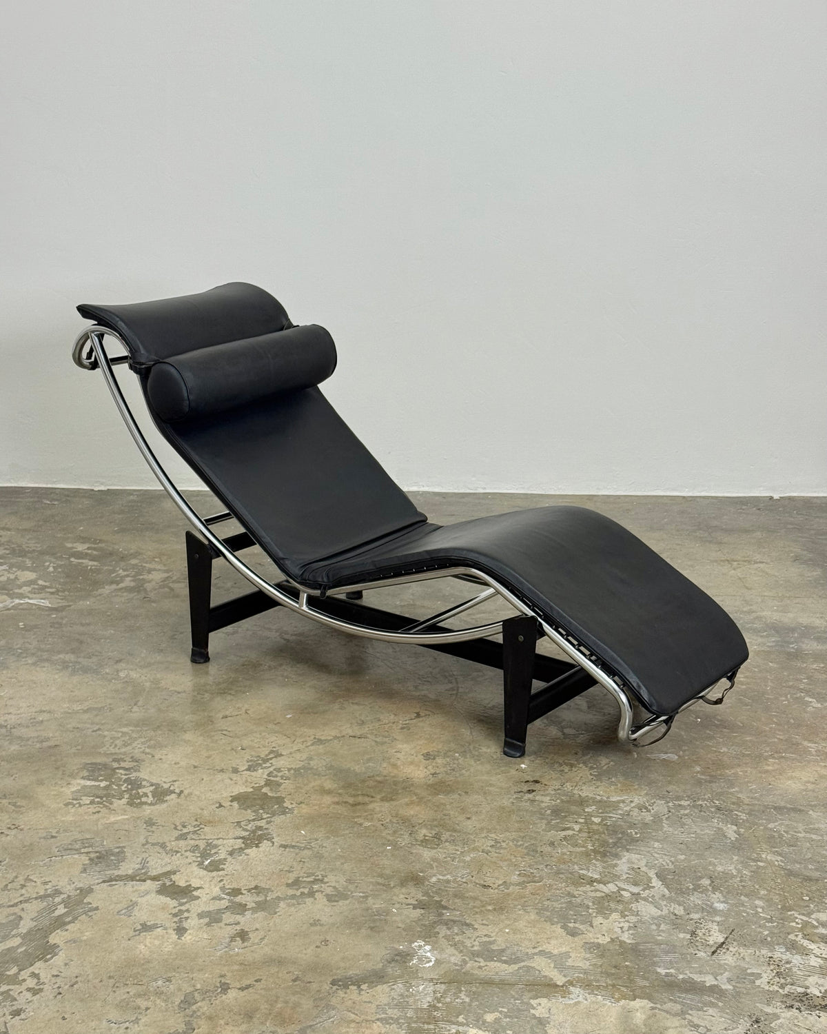 LE CORBUSIER LC4 STYLE CHAISE