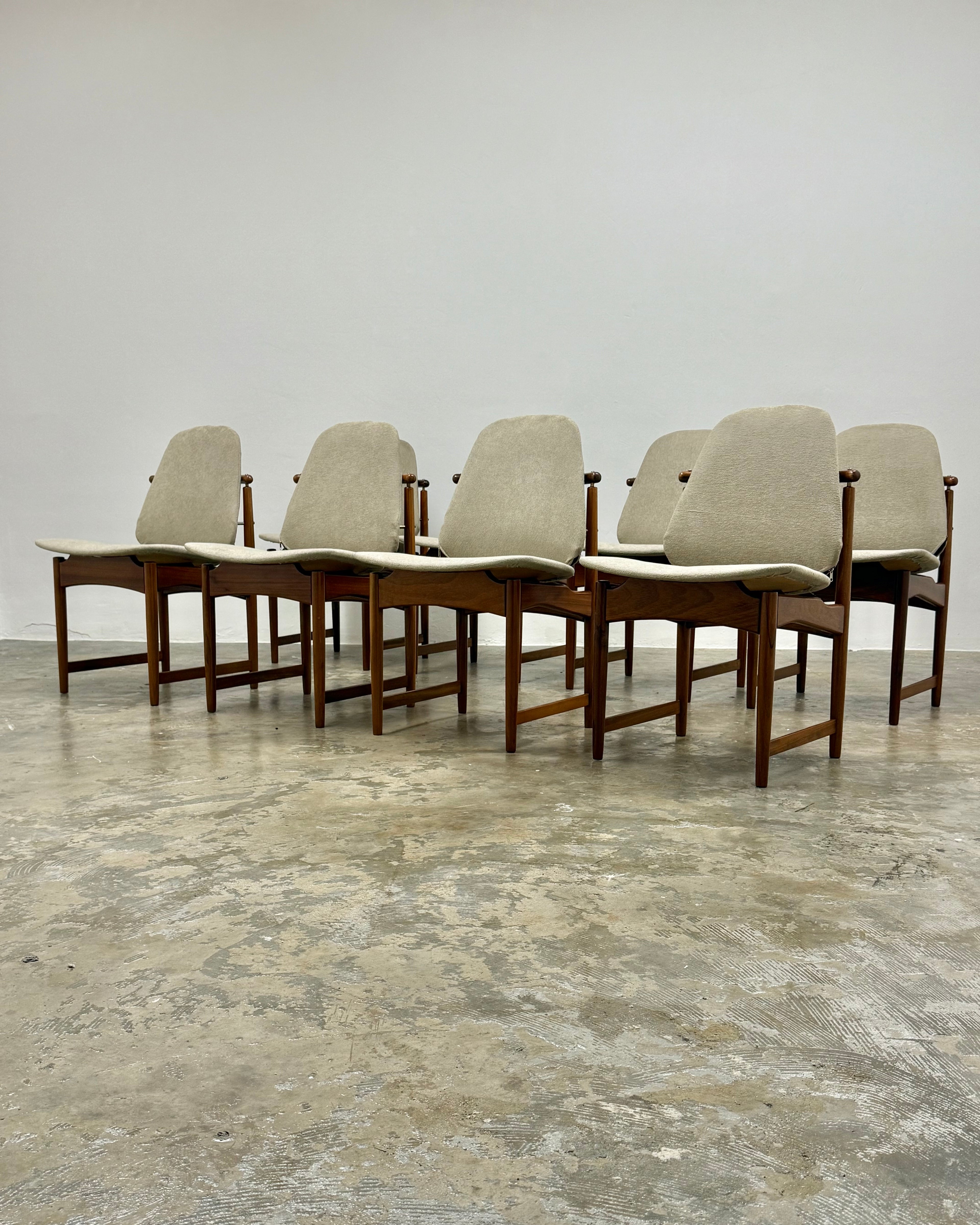 SET OF 8 x FRYSTARK DINING CHAIRS