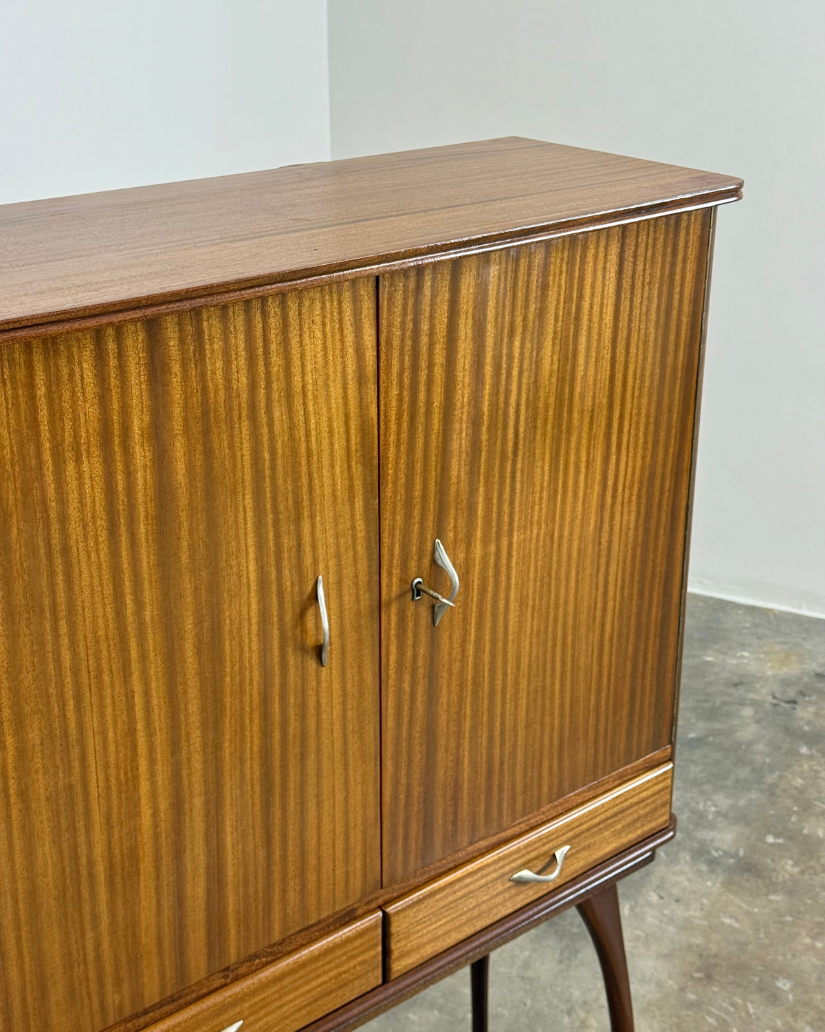 MID-CENTURY DRINKS CABINET