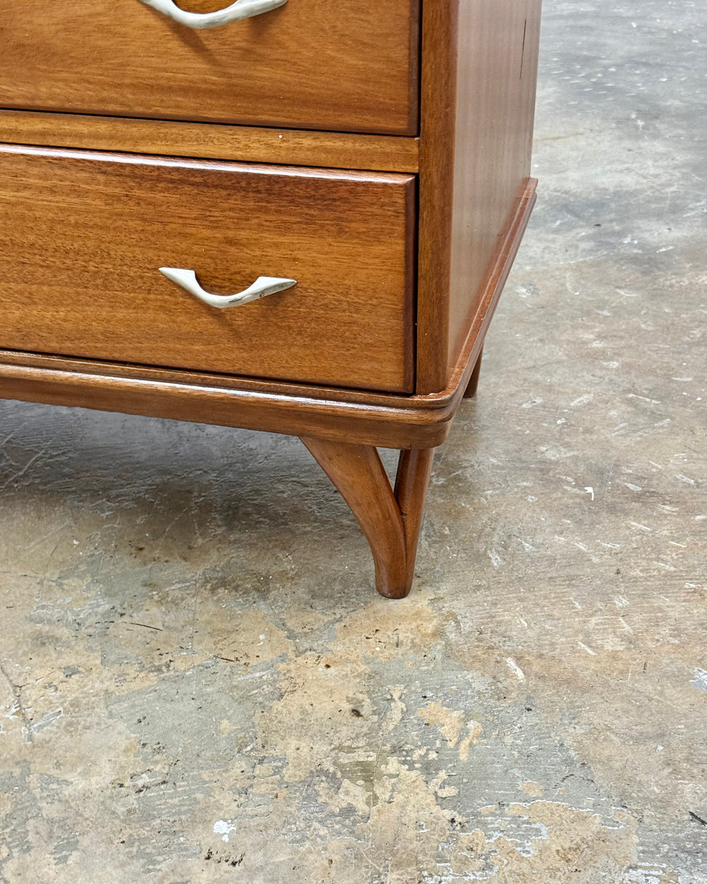 MID-CENTURY CHEST OF DRAWERS