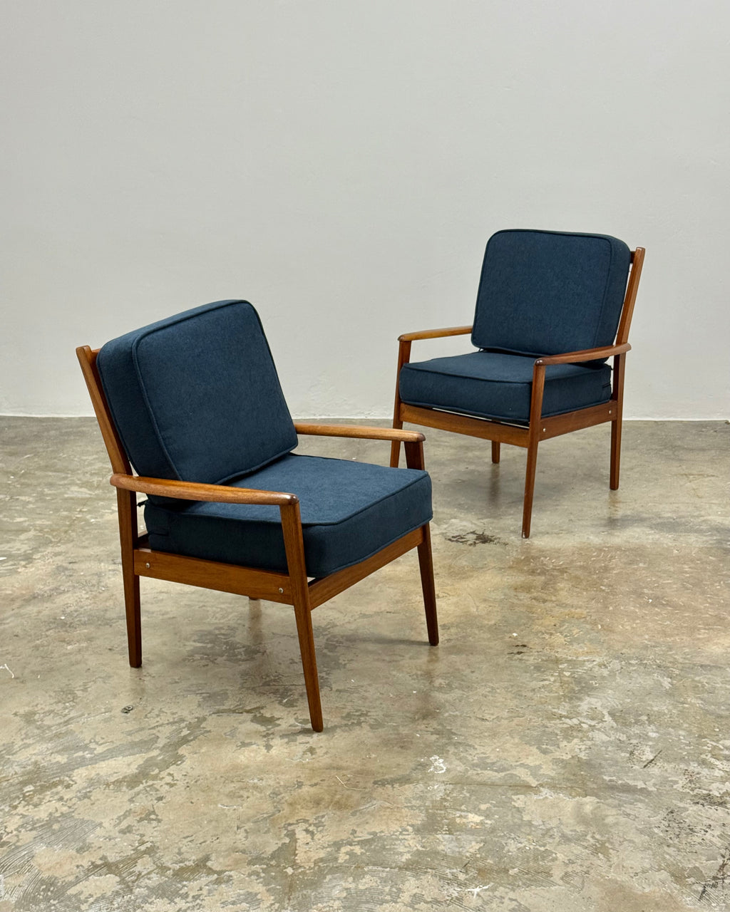 MID-CENTURY ARMCHAIR PAIR BY PARKER-KNOLL 2
