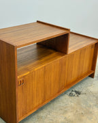 MID-CENTURY RECORD CABINET / HIFI STAND