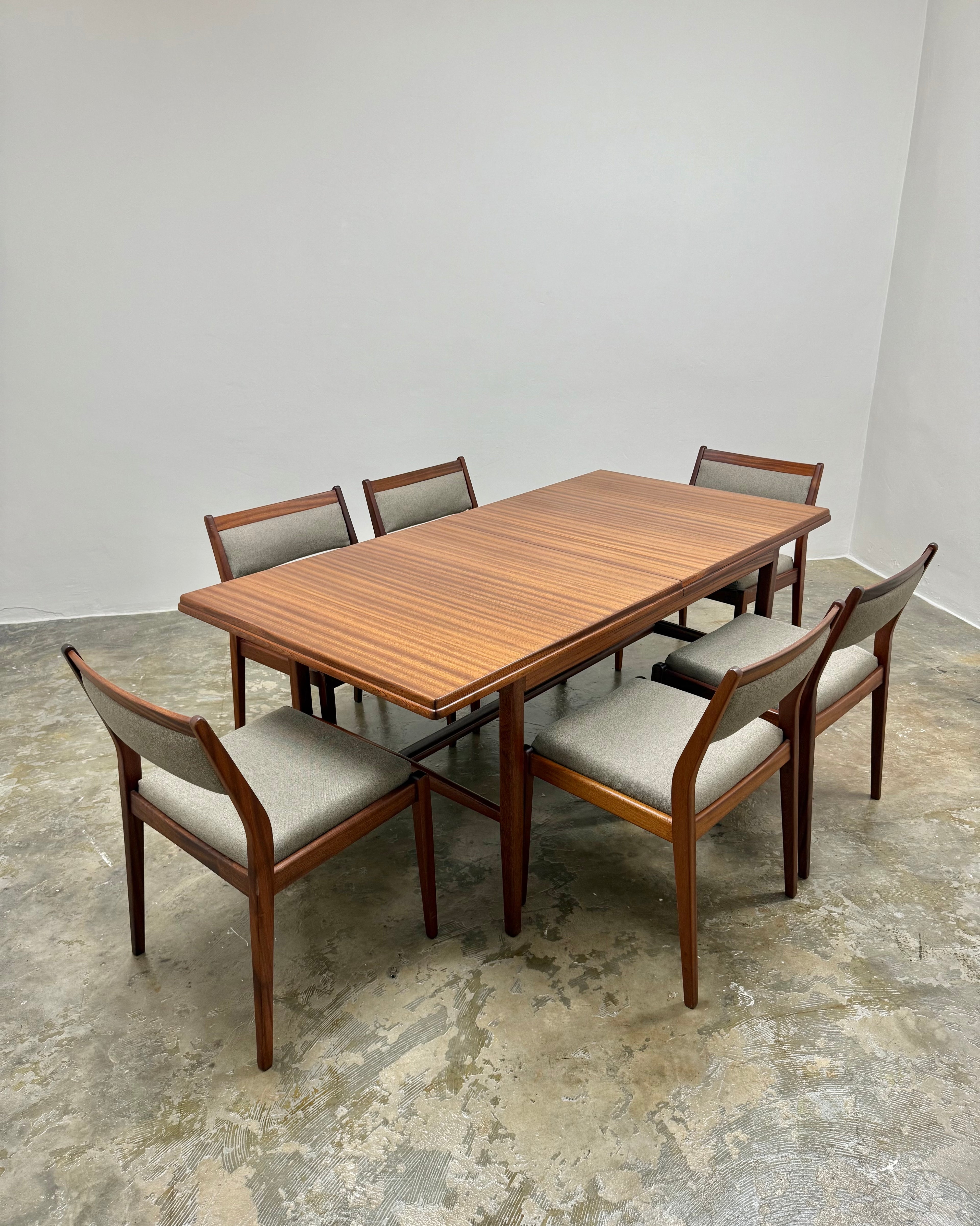 DS VORSTER DINING SET