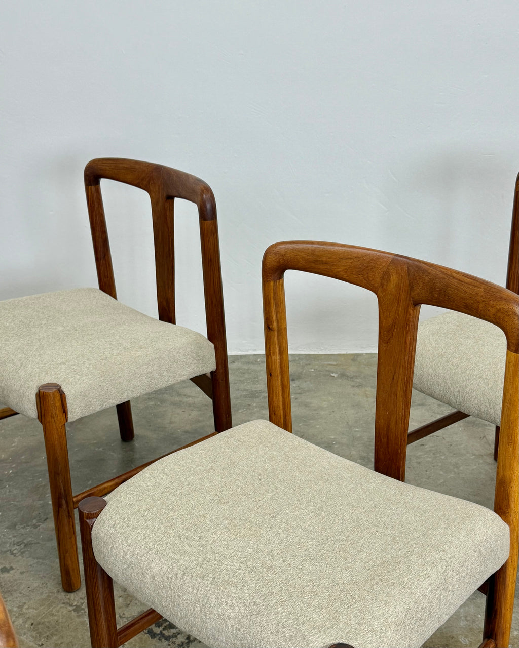 SET OF 6 X MID-CENTURY DINING CHAIRS BY ARTECASA