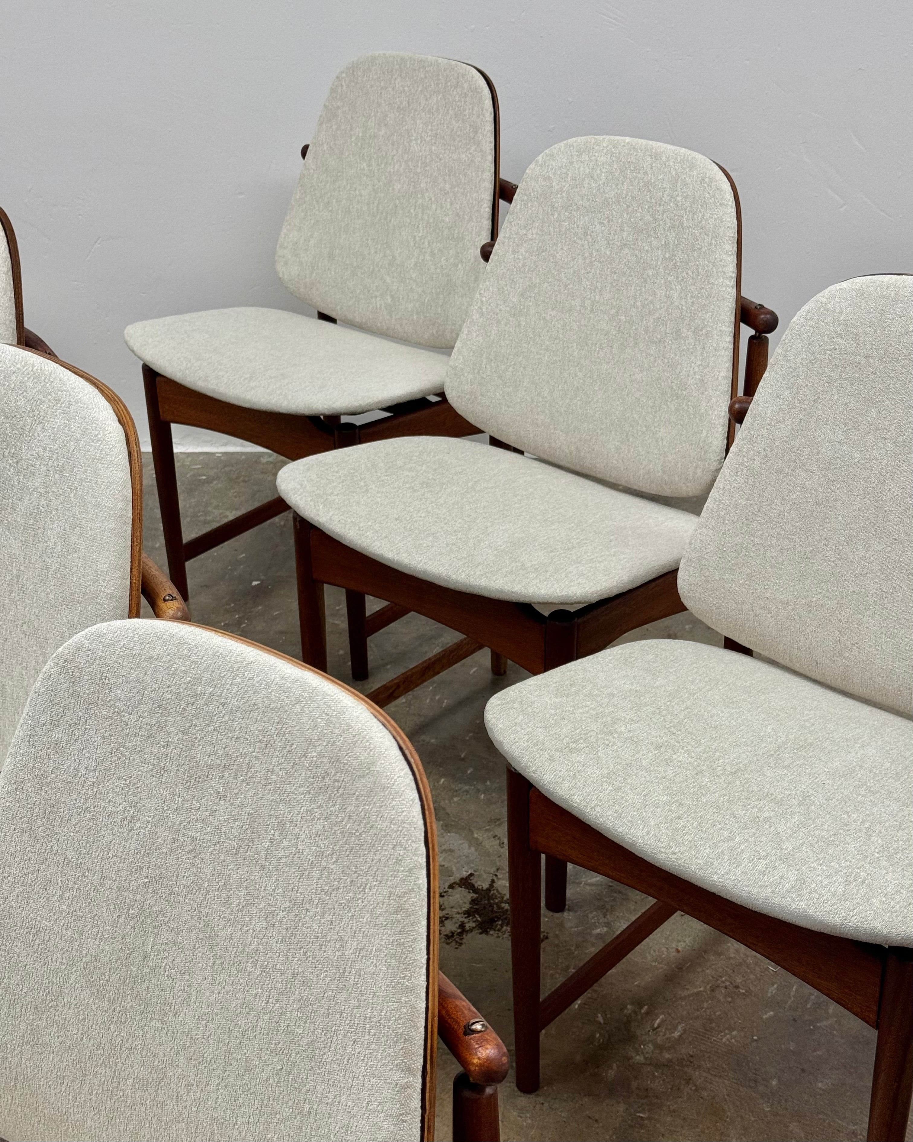 SET OF 8 x FRYSTARK DINING CHAIRS