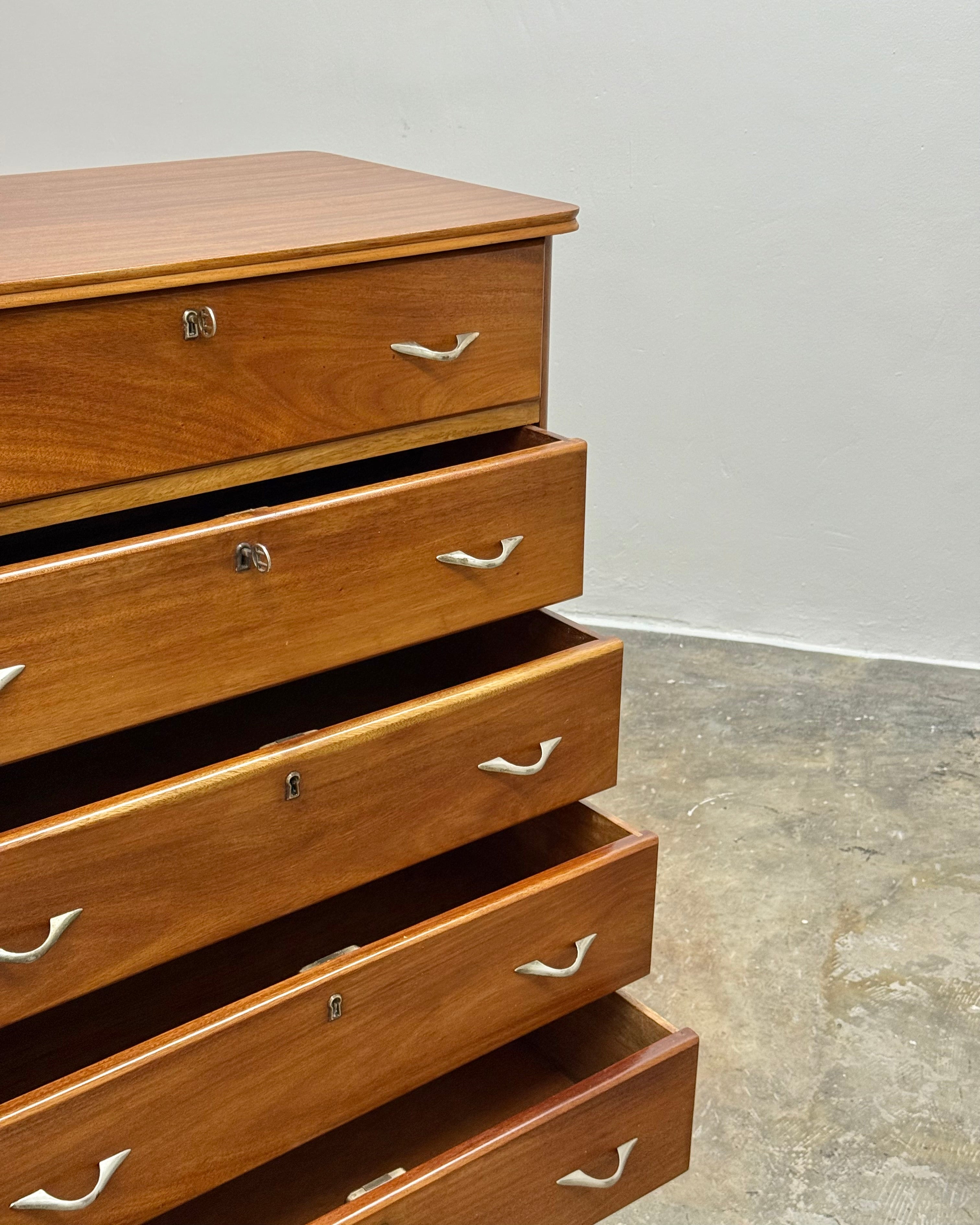MID-CENTURY CHEST OF DRAWERS