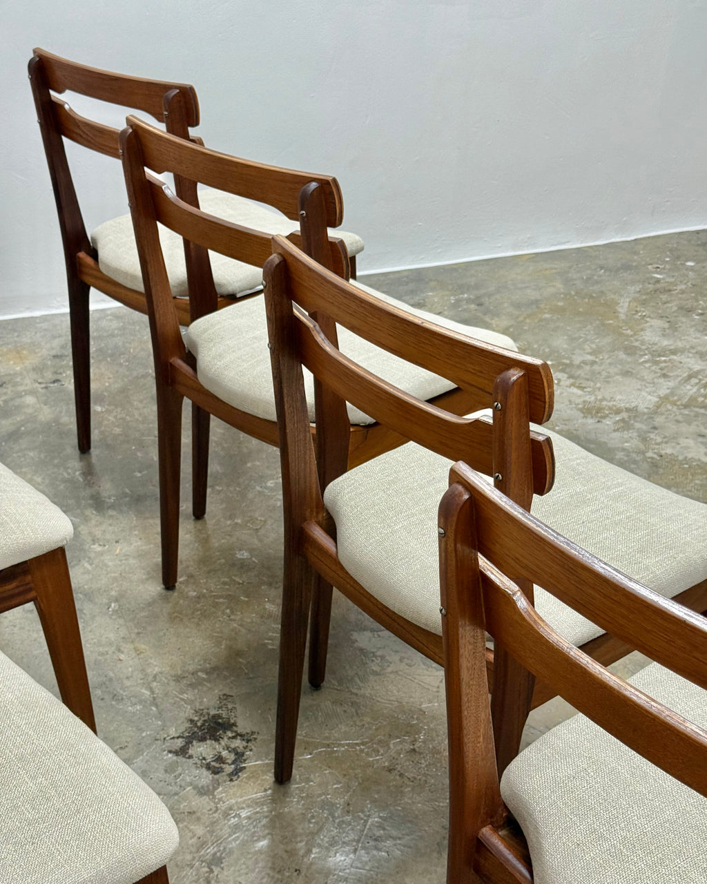 SET OF 8 MID-CENTURY DINING CHAIRS IN TEAK