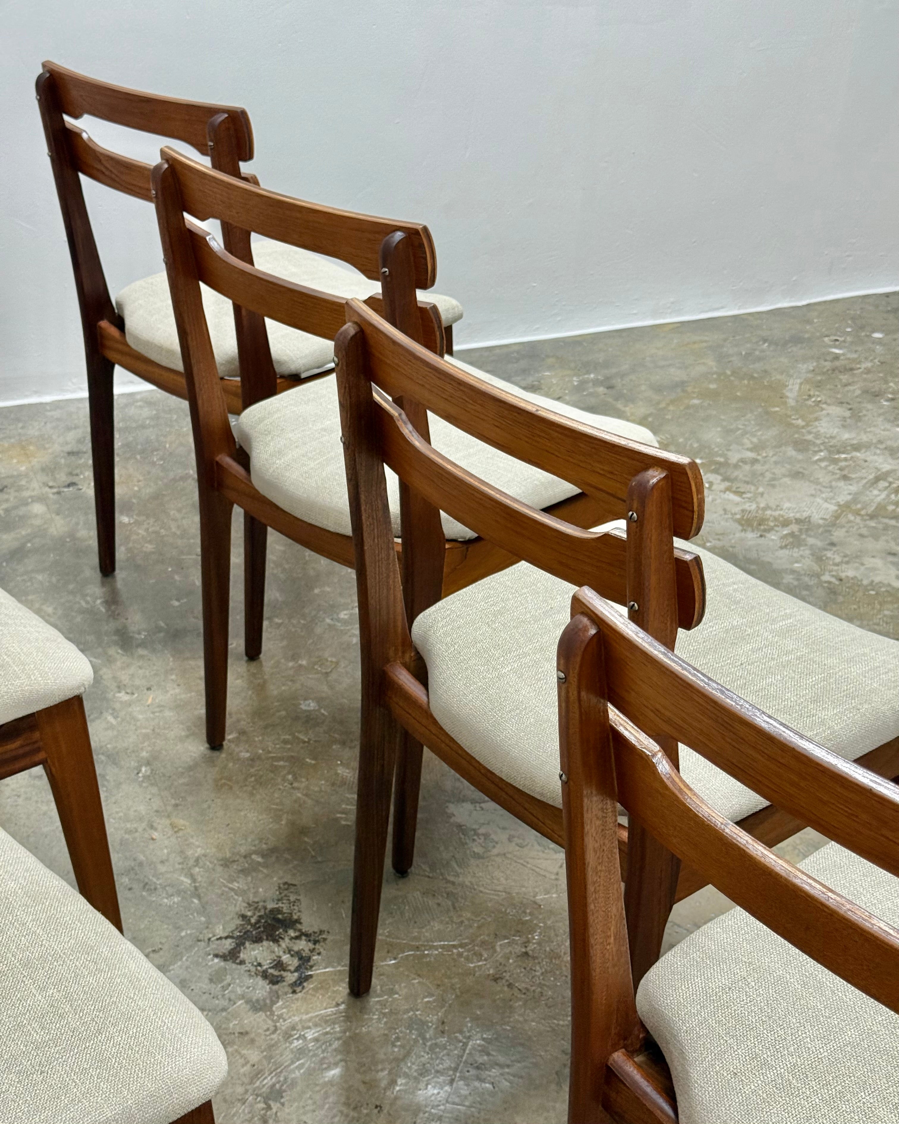SET OF 8 MID-CENTURY DINING CHAIRS IN TEAK