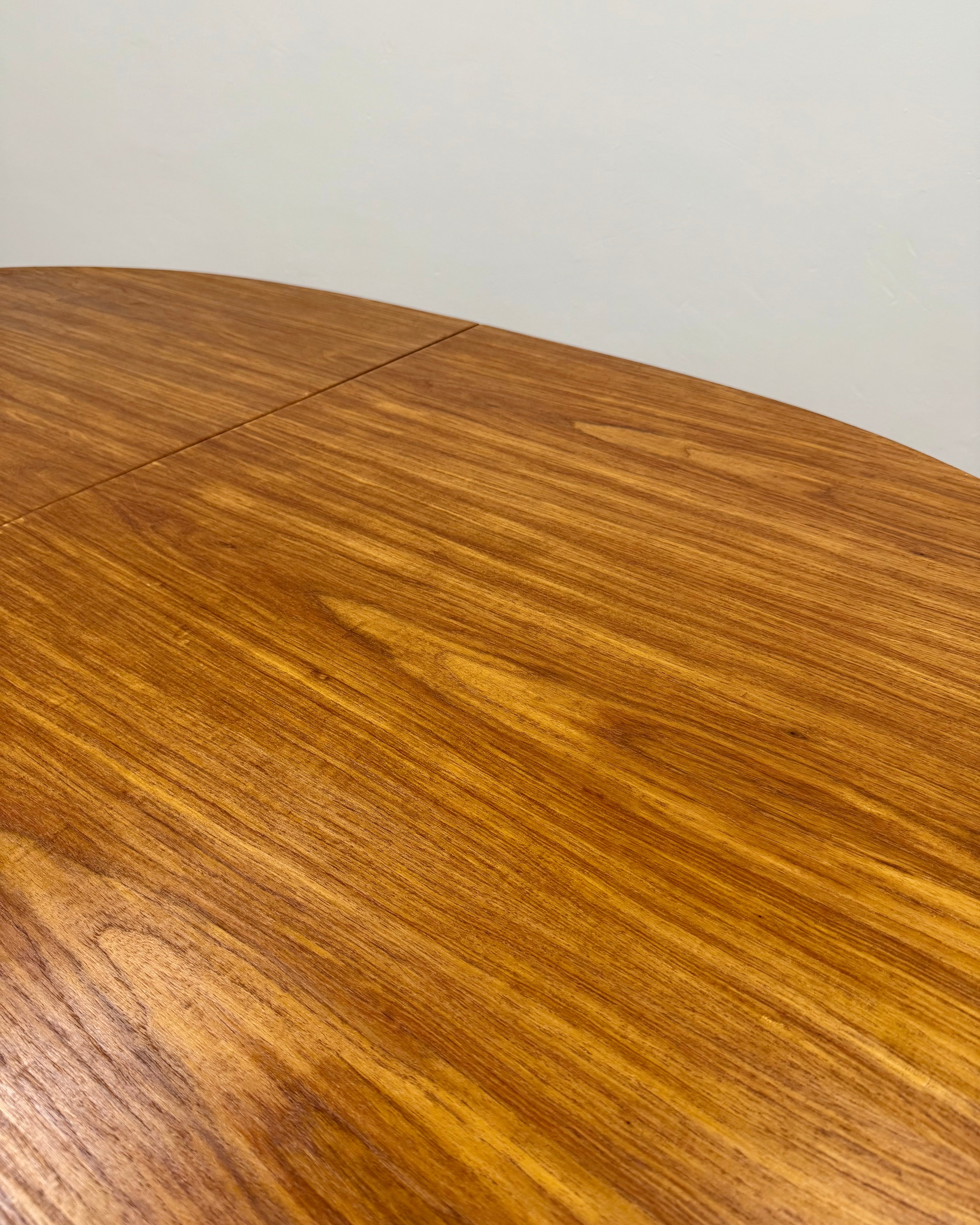 6 SEATER DINING SET IN KIAAT BY KALLENBACH