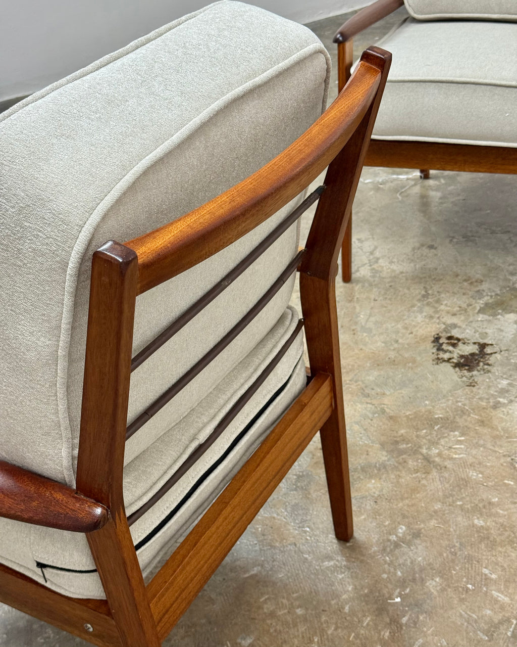 MID-CENTURY ARMCHAIR PAIR BY PARKER-KNOLL 1