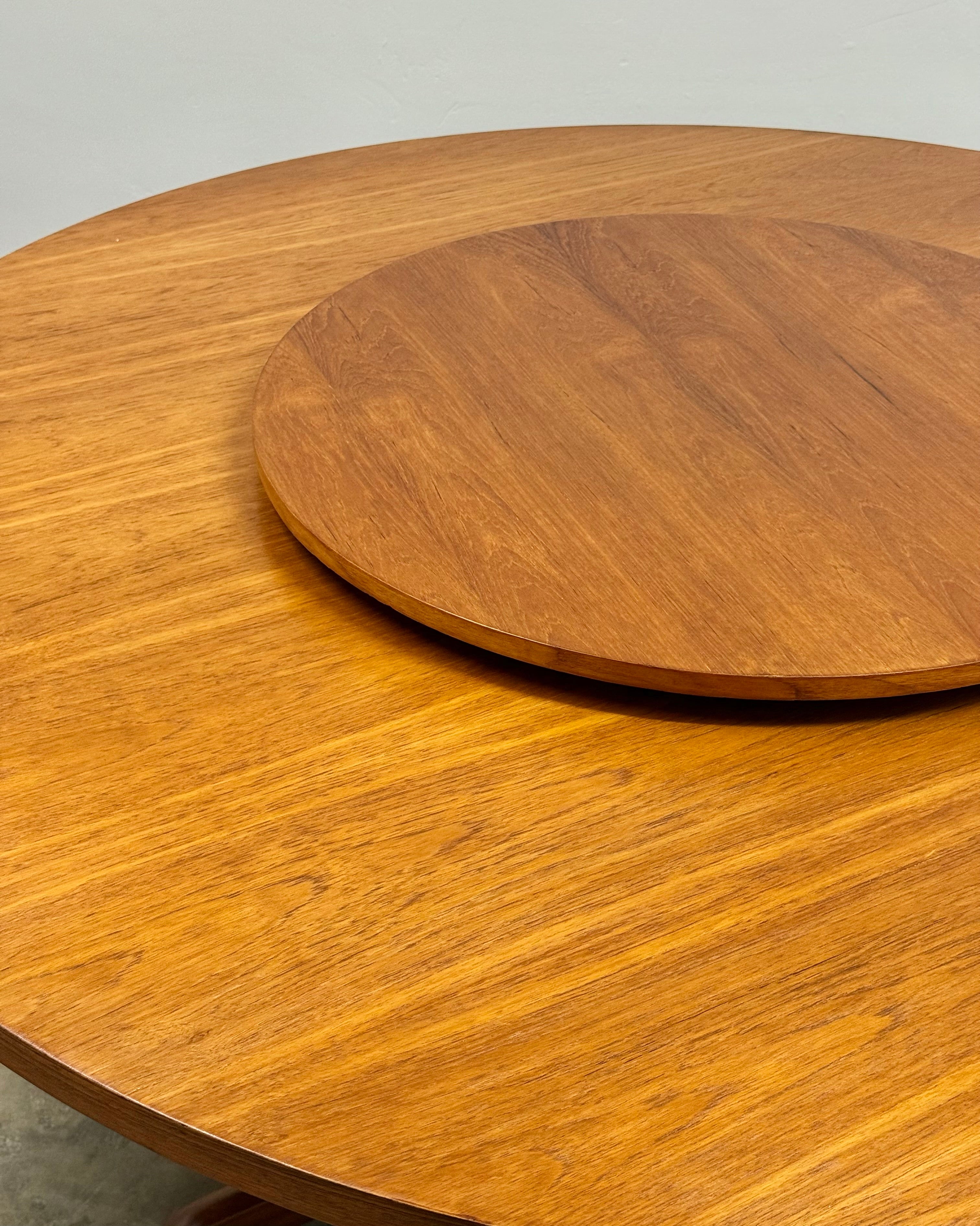 MID-CENTURY DINING TABLE BY FRYSTARK