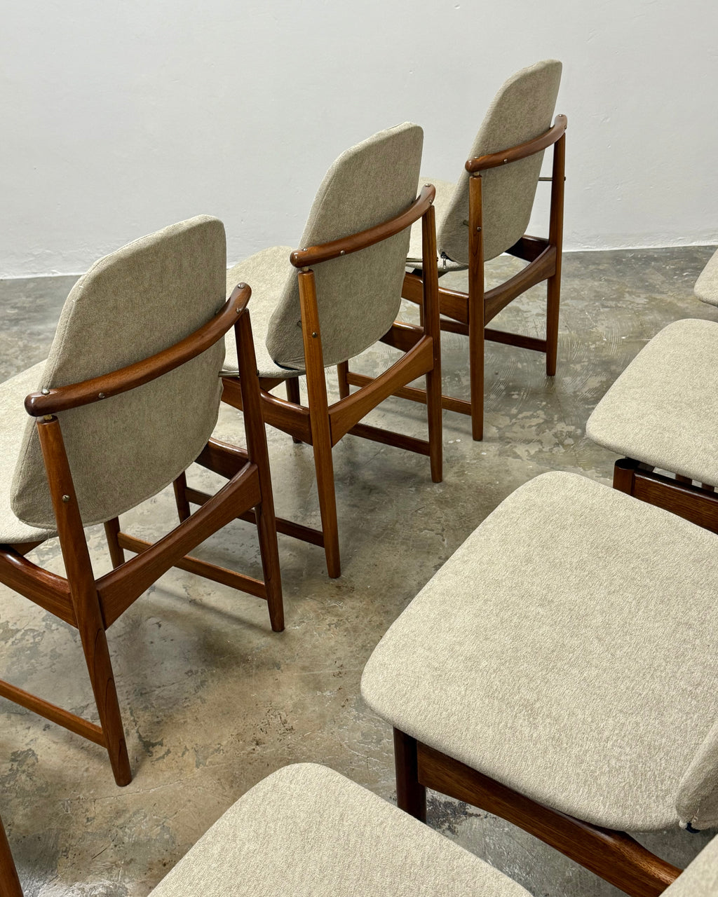 SET OF 8 x FRYSTARK DINING CHAIRS