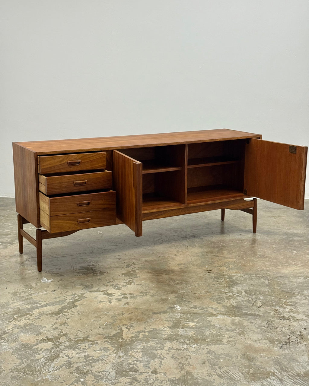 MID-CENTURY SIDEBOARD BY DUROS