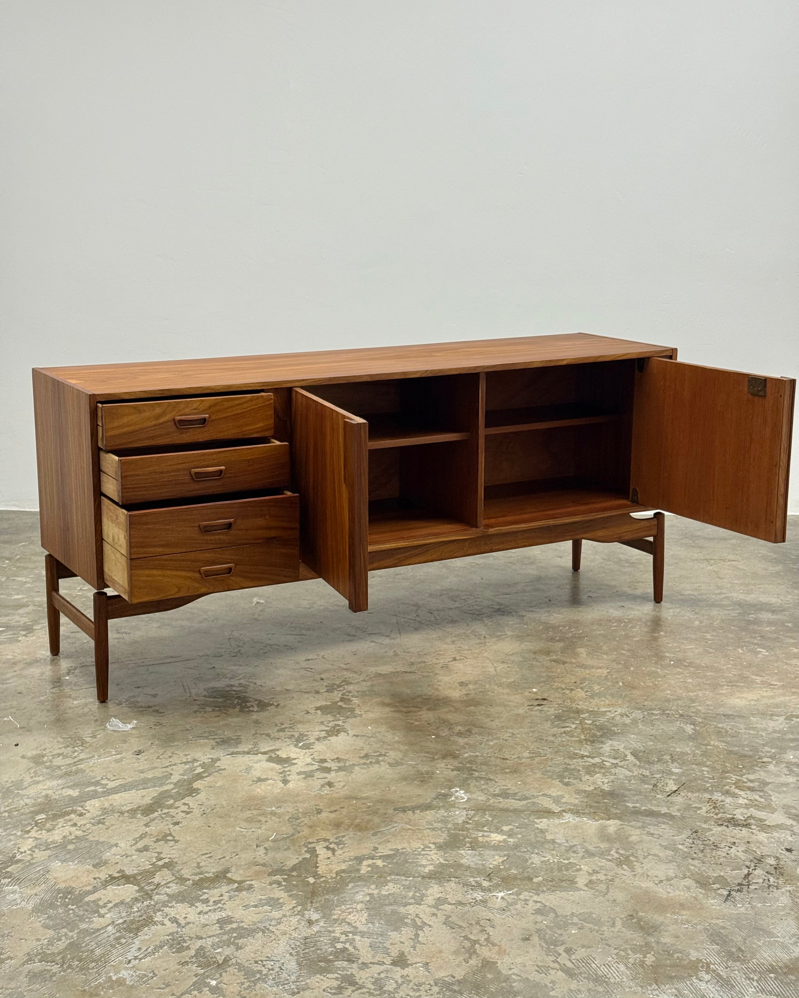 MID-CENTURY SIDEBOARD BY DUROS