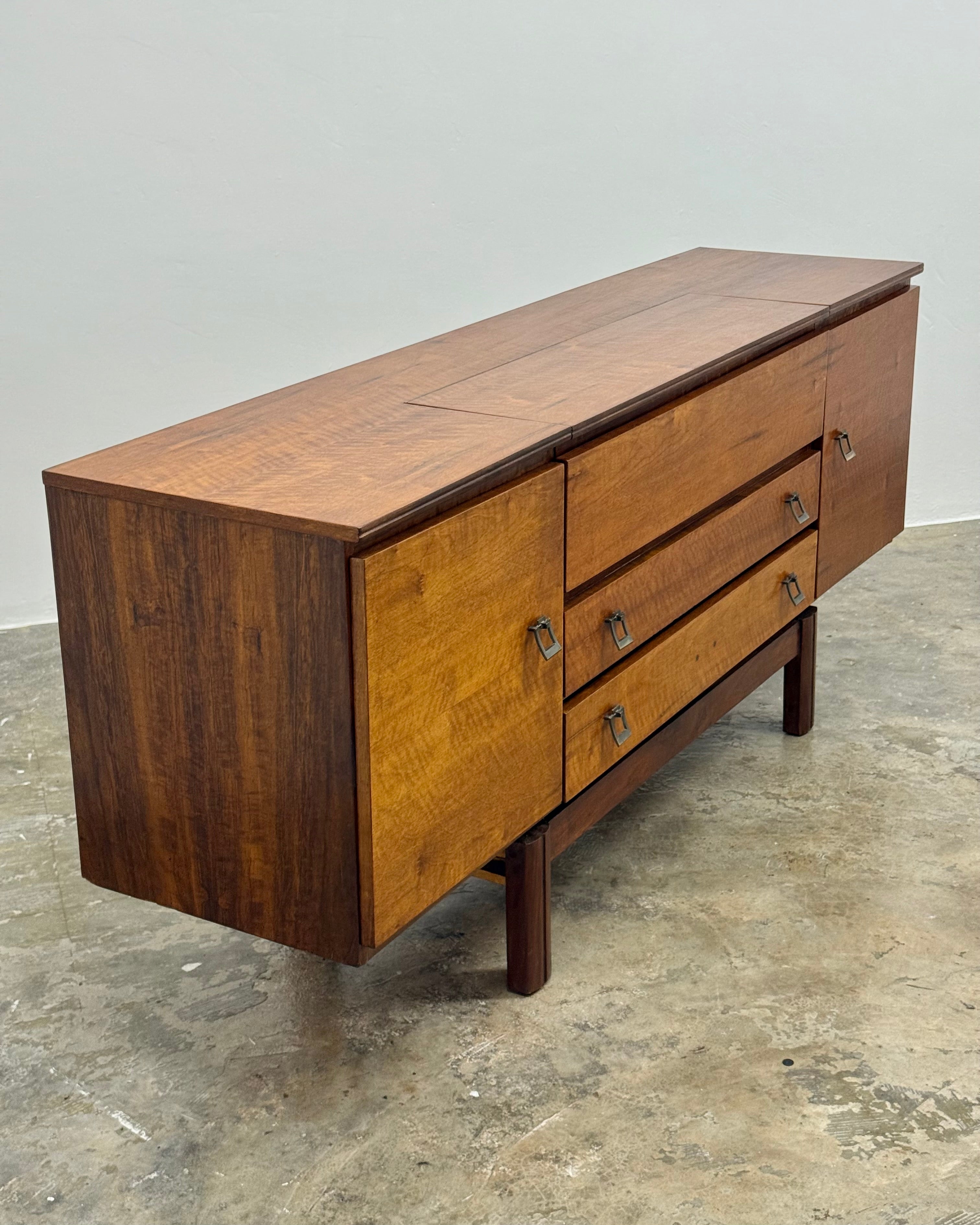 MID-CENTURY SIDEBOARD