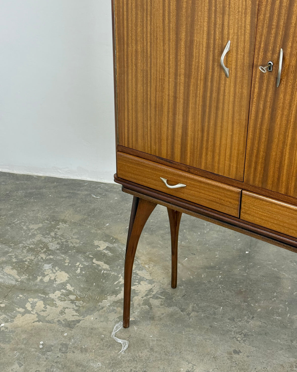 MID-CENTURY DRINKS CABINET