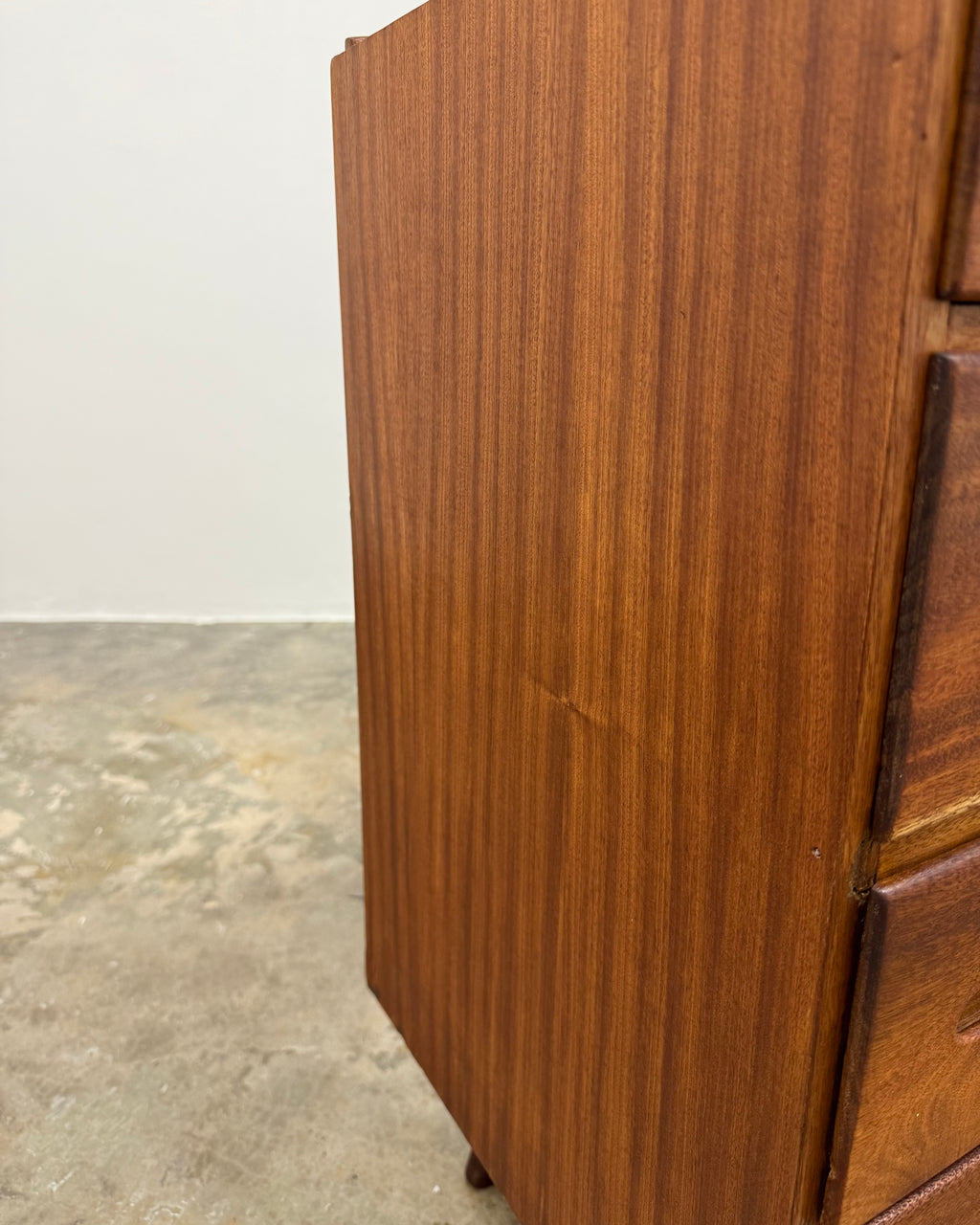 MID-CENTURY CHEST OF DRAWERS