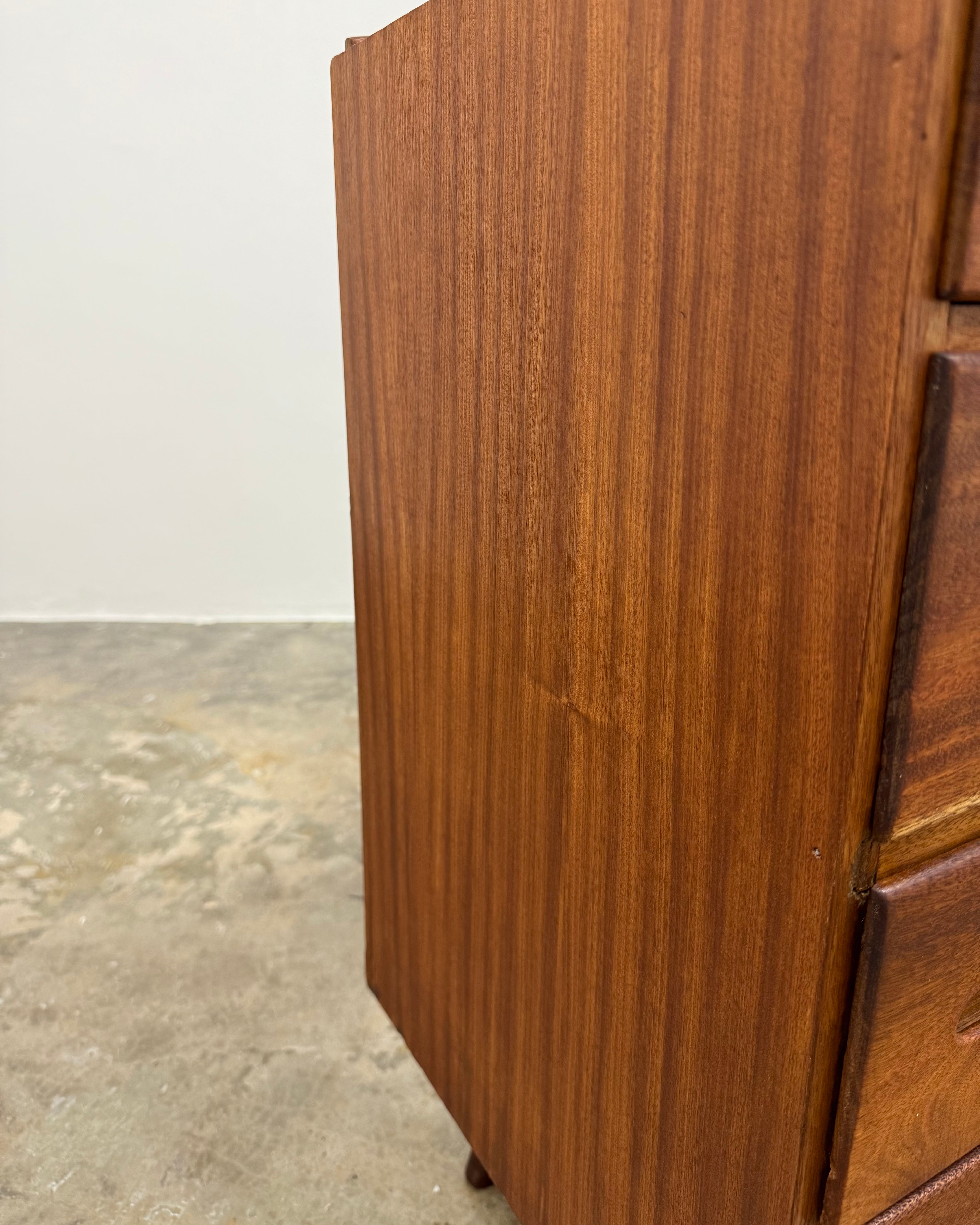 MID-CENTURY CHEST OF DRAWERS