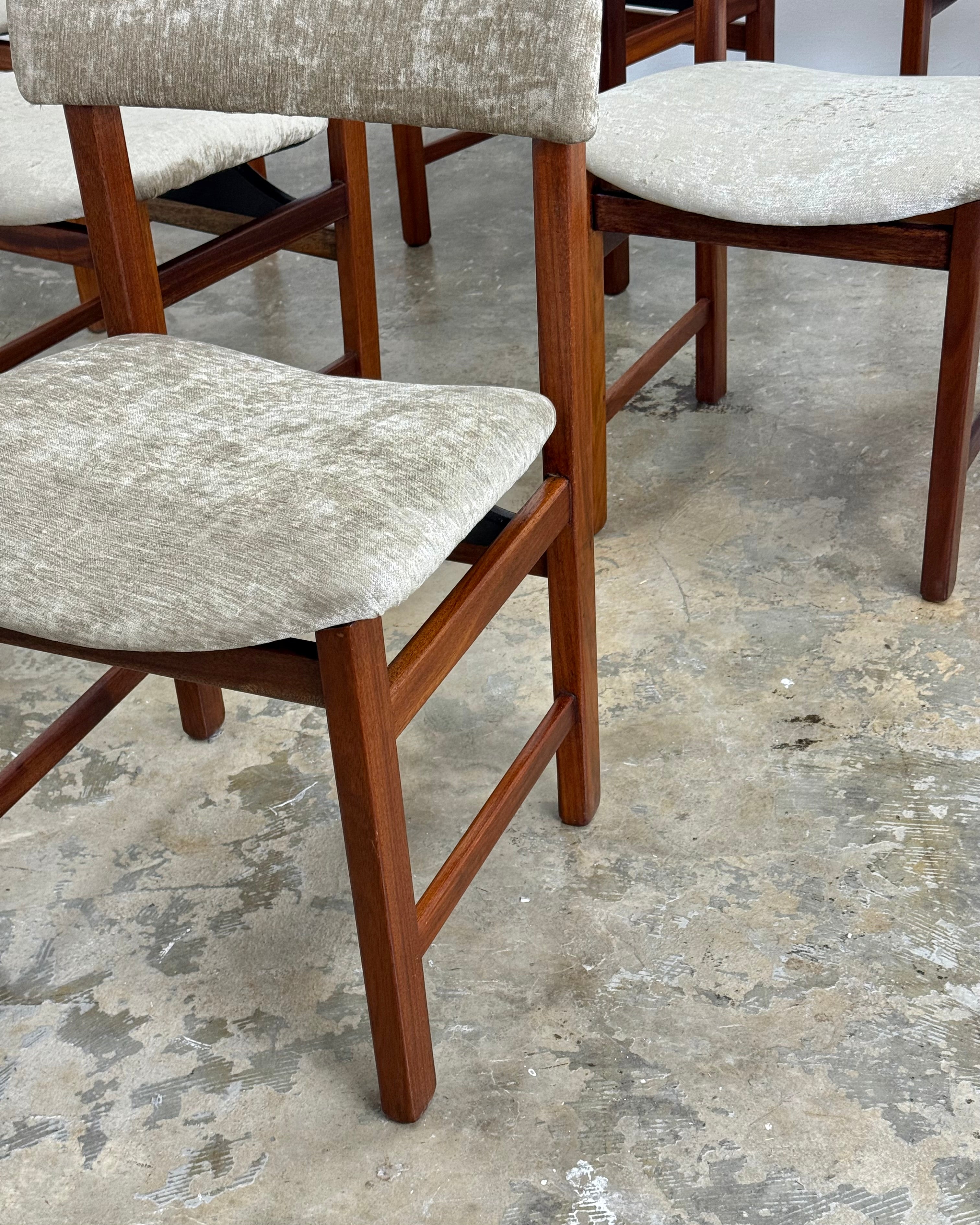 SET OF 6 X MID-CENTURY DINING CHAIRS