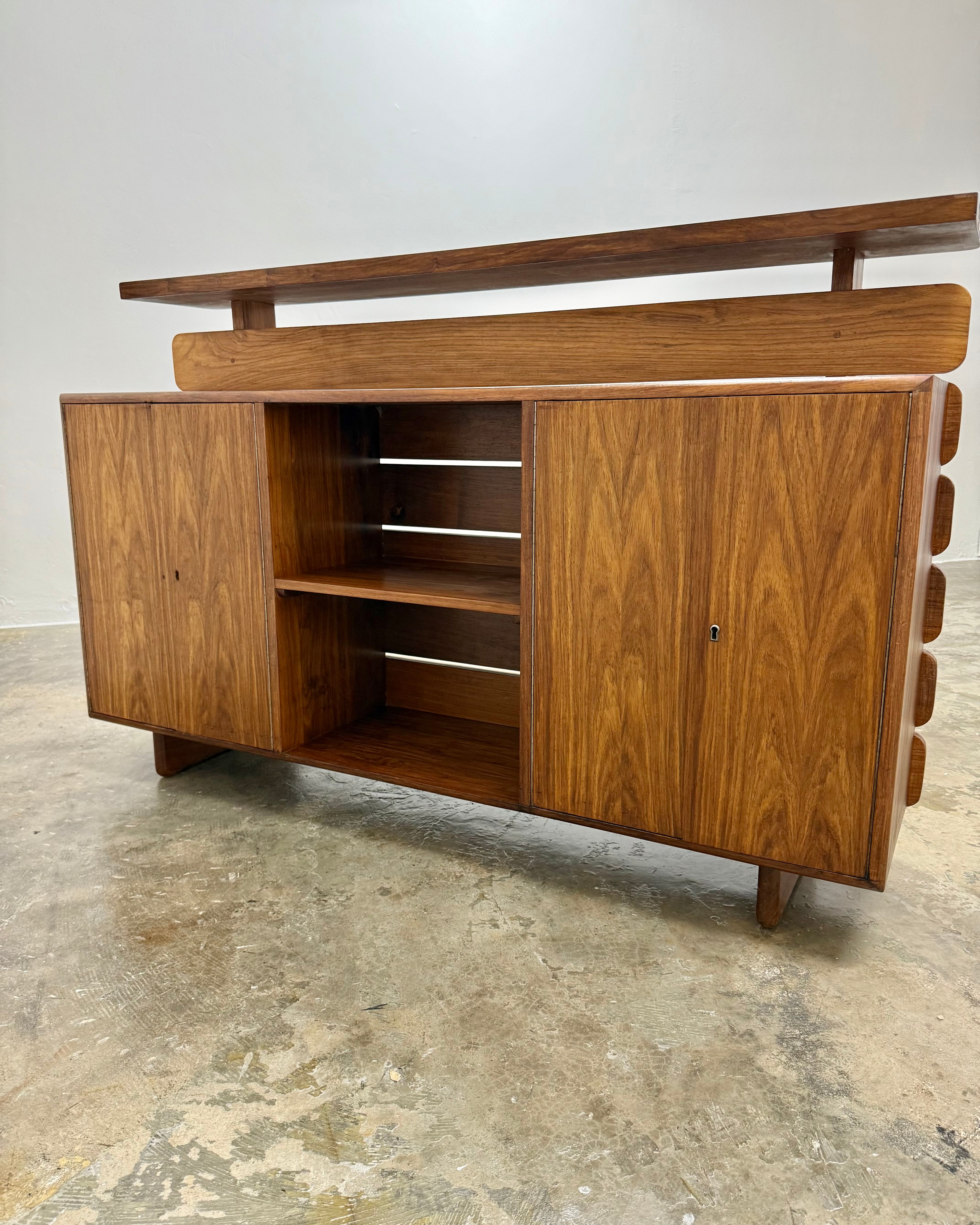 KIAAT BAR BY JOHN TABRAHAM