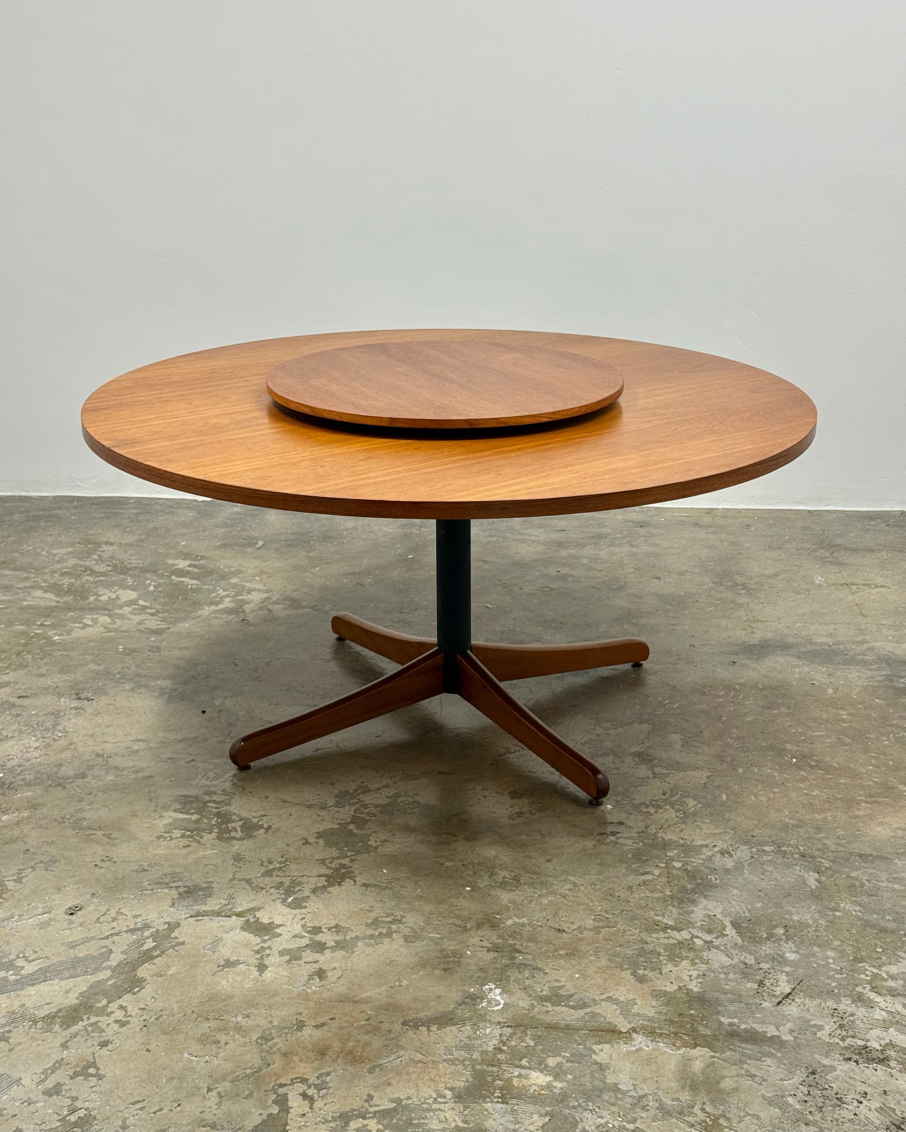 MID-CENTURY DINING TABLE BY FRYSTARK