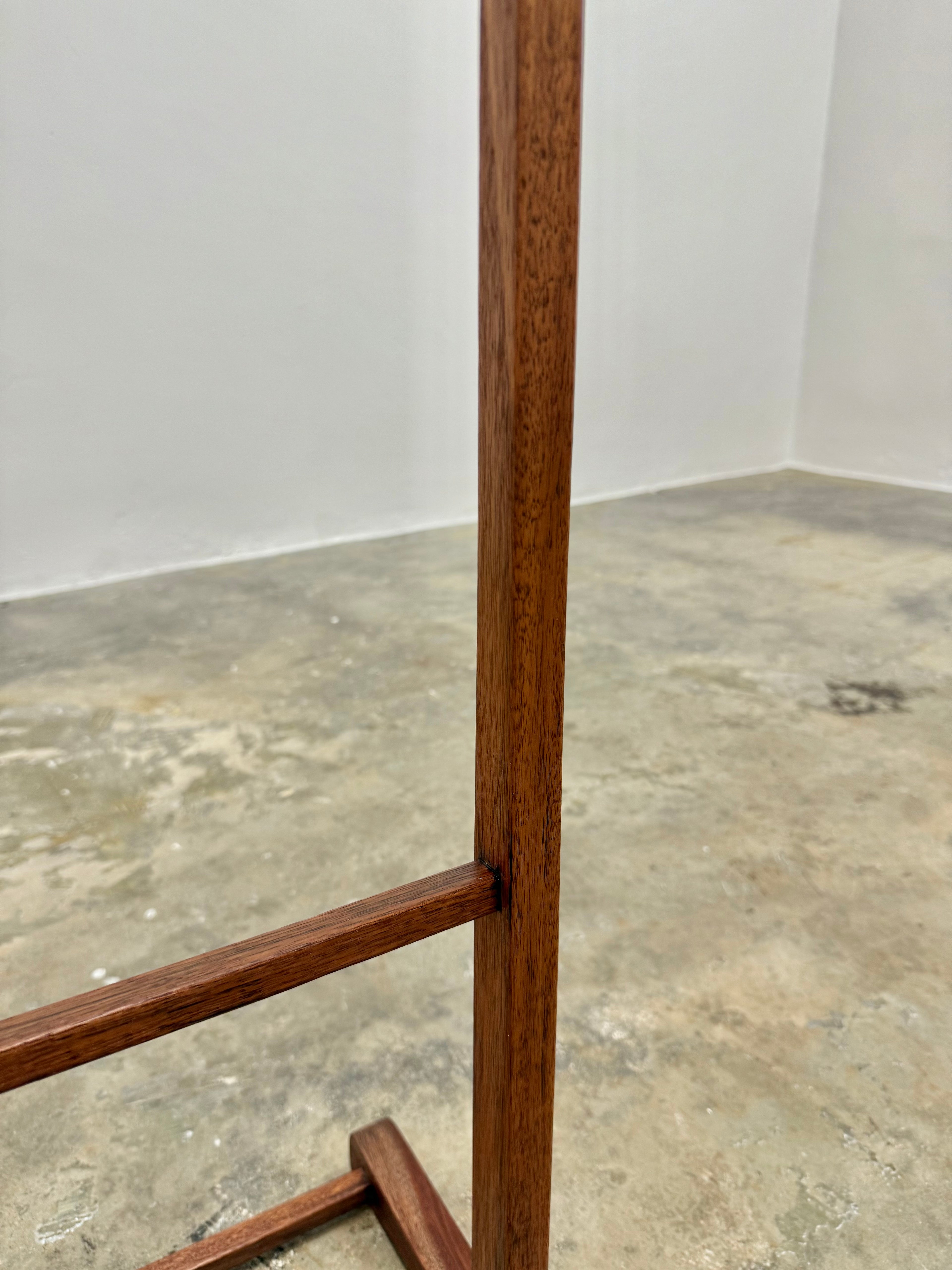 VINTAGE SOLID WOOD DUMB VALET