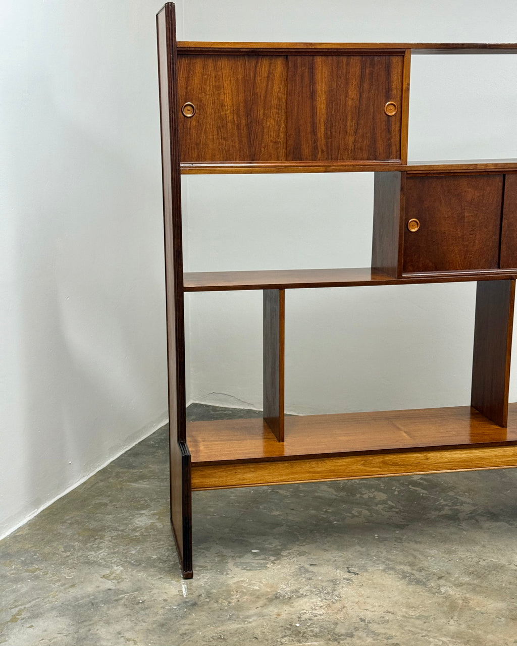 MCM WALL UNIT IN IMBUIA