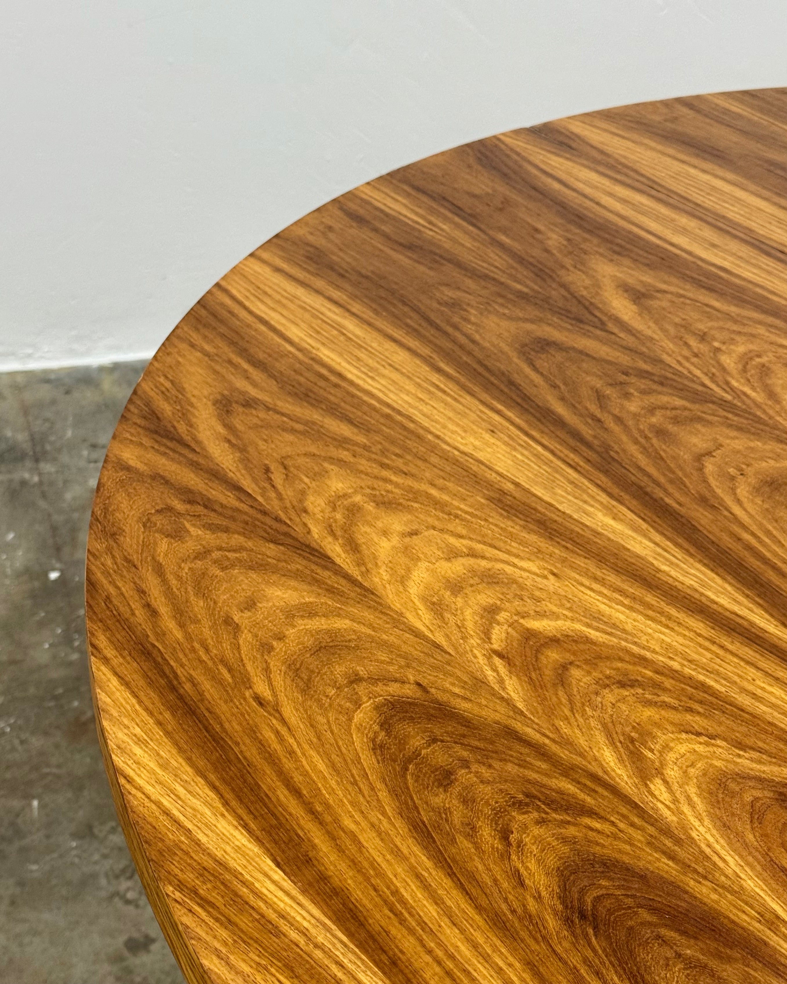 EXTENDABLE VINTAGE DINING TABLE - KIAAT