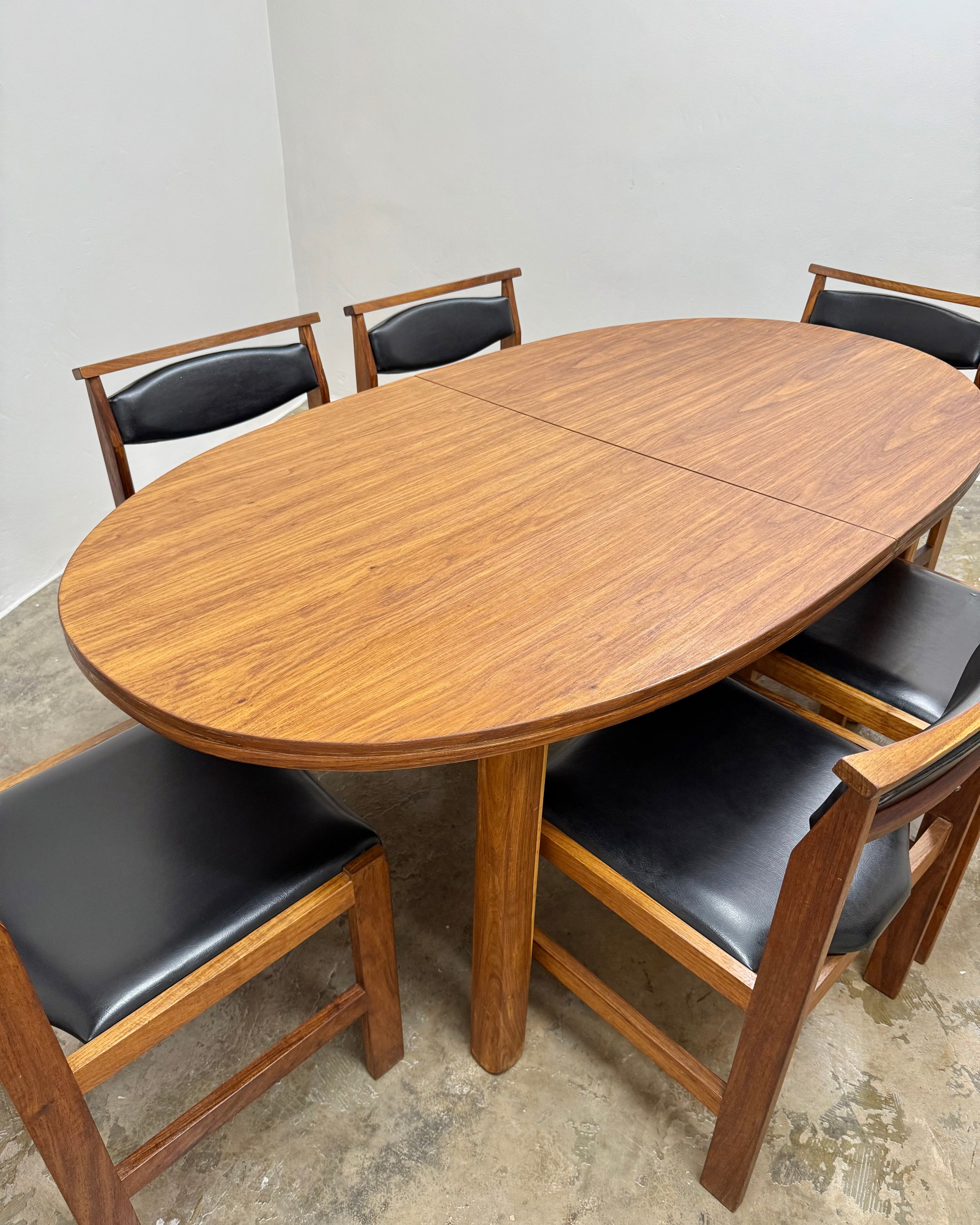 6 SEATER DINING SET IN KIAAT BY KALLENBACH