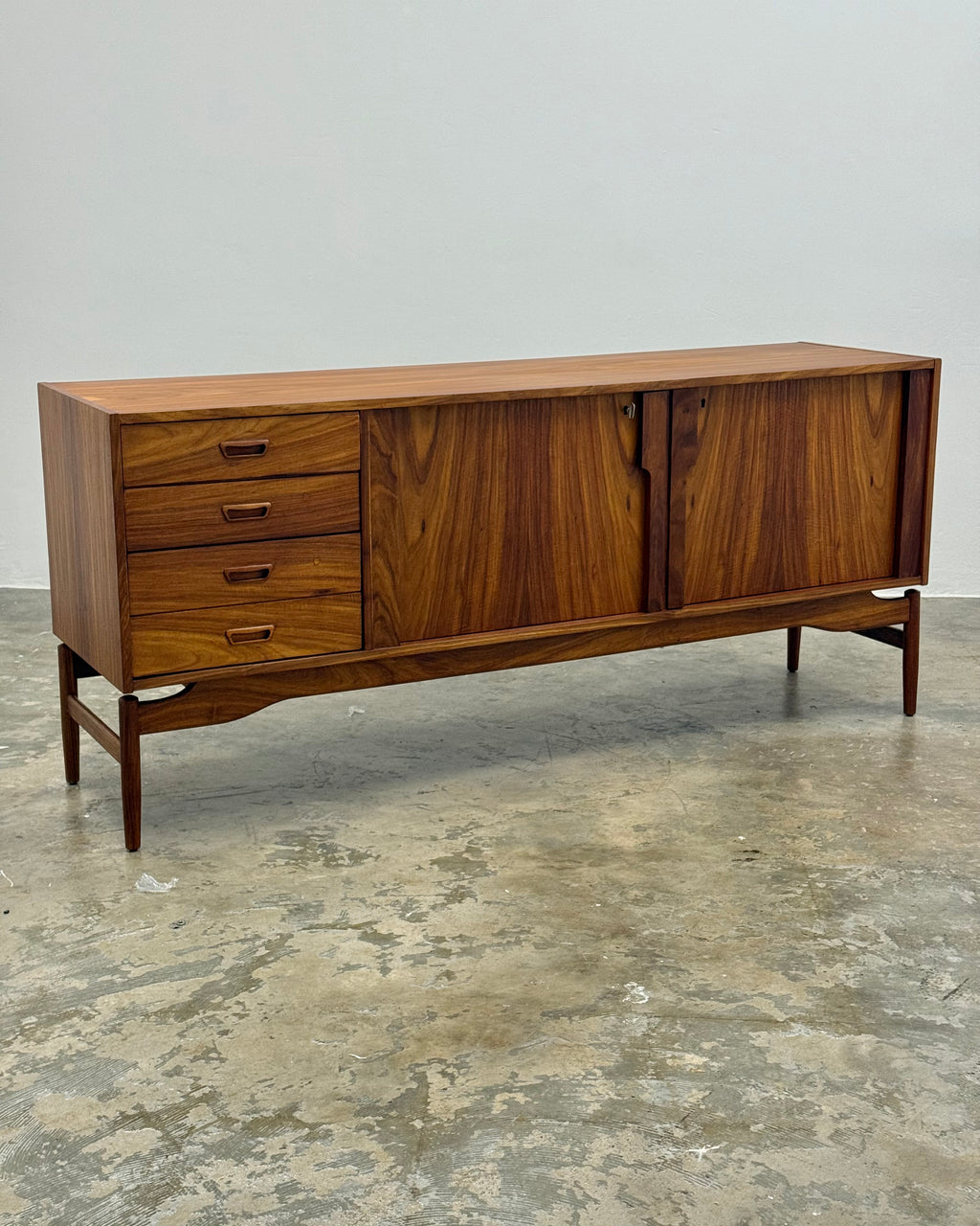MID-CENTURY SIDEBOARD BY DUROS
