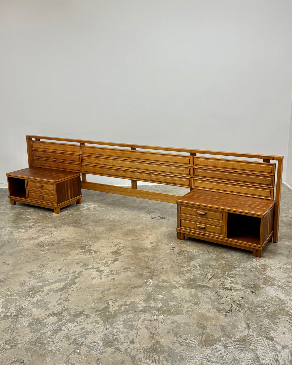 QUEEN HEADBOARD & PEDESTALS BY TORRENTE
