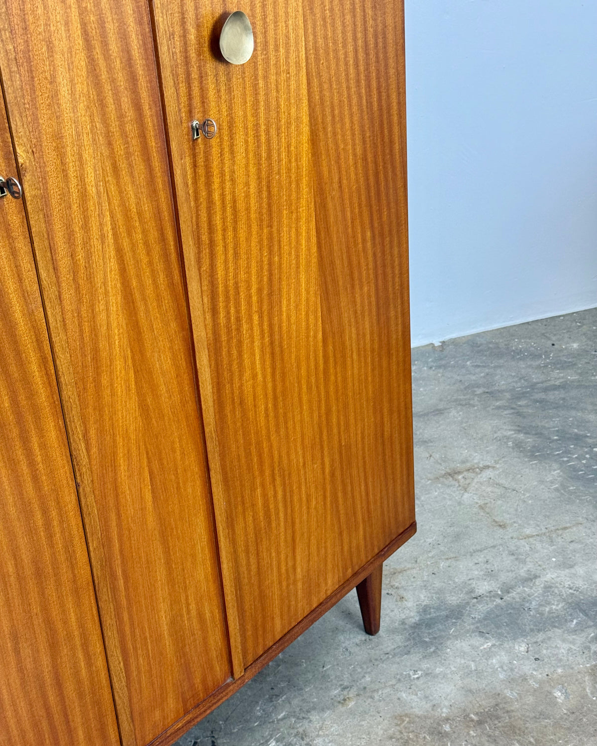 MEDIUM SIZED MID-CENTURY WARDROBE