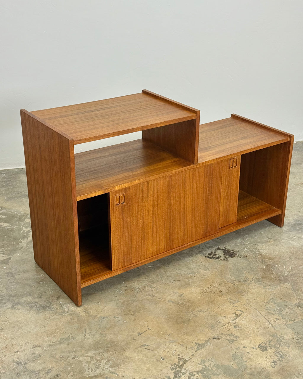 MID-CENTURY RECORD CABINET / HIFI STAND