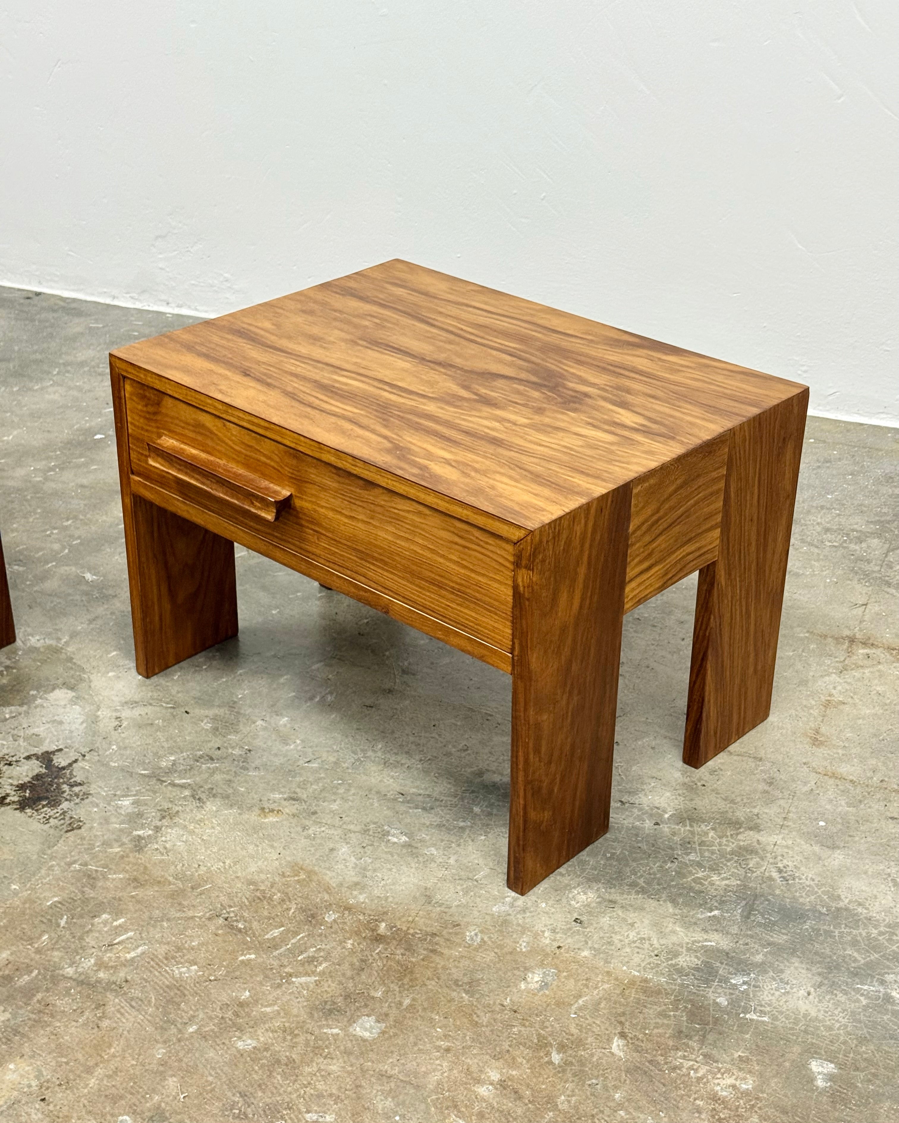 PAIR OF MID-CENTURY PEDESTALS IN KIAAT