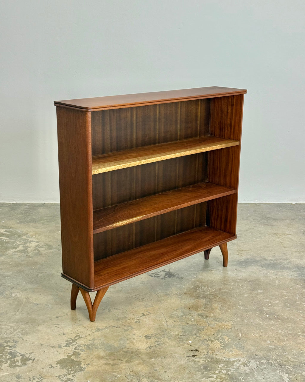 MID-CENTURY BOOKSHELF