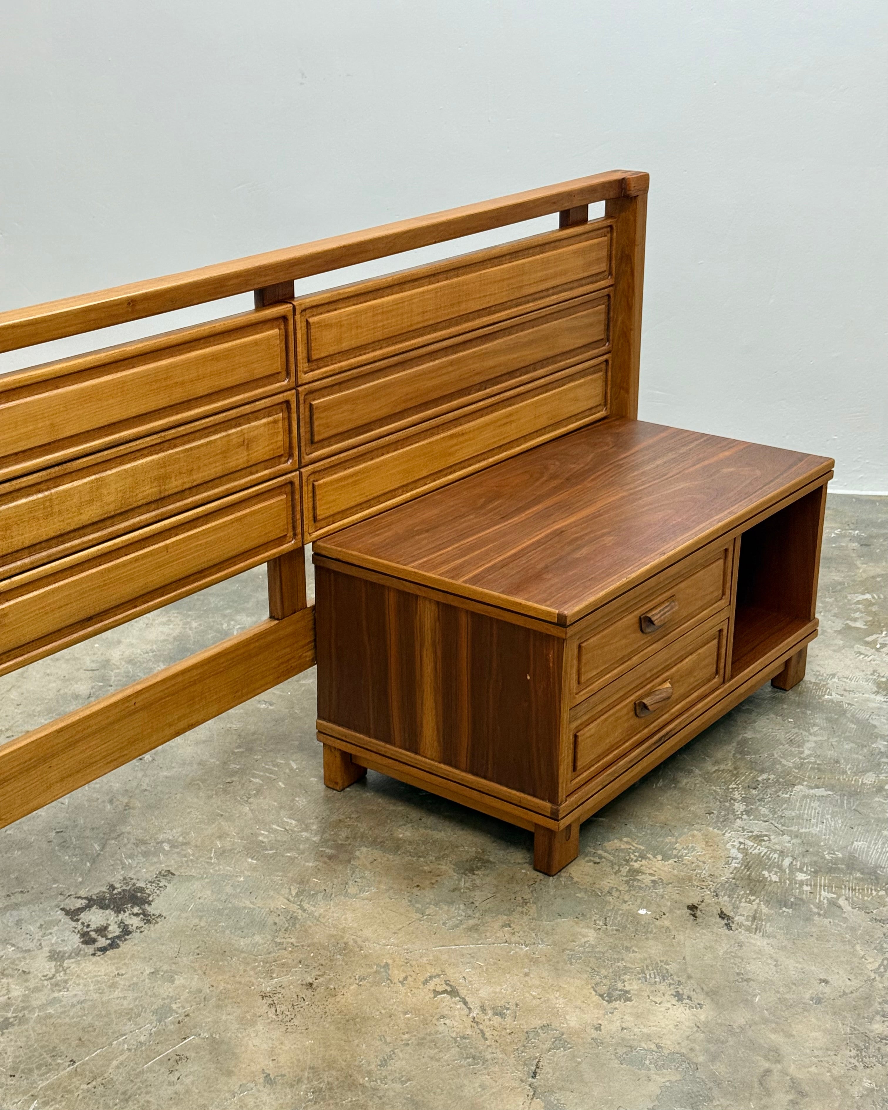 QUEEN HEADBOARD & PEDESTALS BY TORRENTE