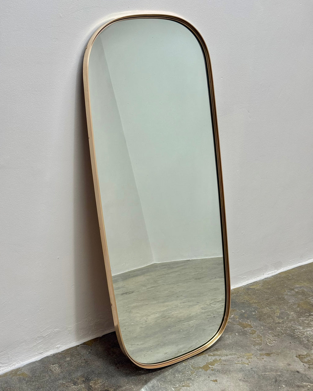 RETRO CAPSULE SHAPED MIRROR - SOLID BRASS